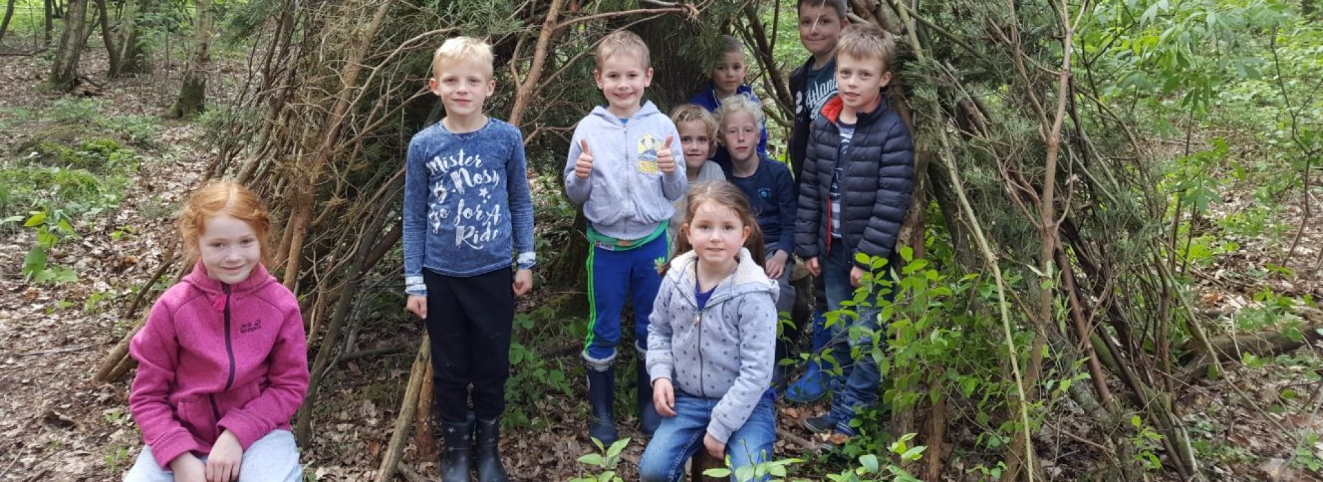 Hutten bouwen op kindercamping in Drenthe.jpeg