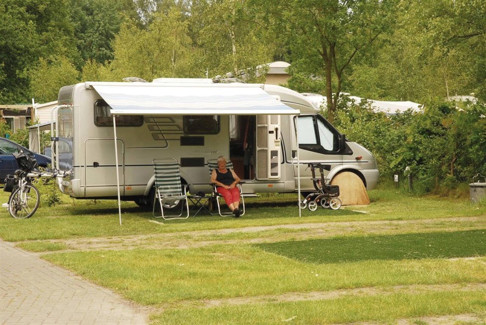 camperplaats-borger-camping-de-berken-luifel.jpg