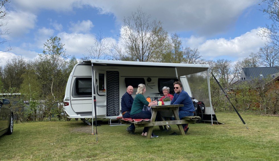 gezinnen-bij-caravan-camping-emmen.jpg