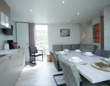 Woonkamer Chalet 6-persoons de luxe in Drenthe