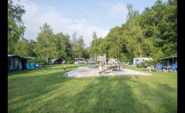 Comfortplaatsen rondom een veldje