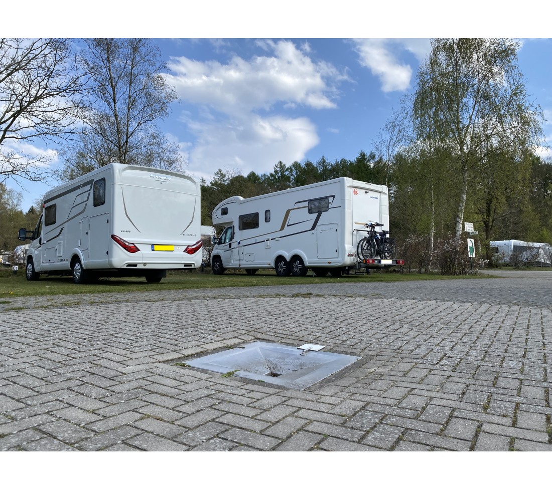 Camperplaatsen met camperloosplaats.jpg