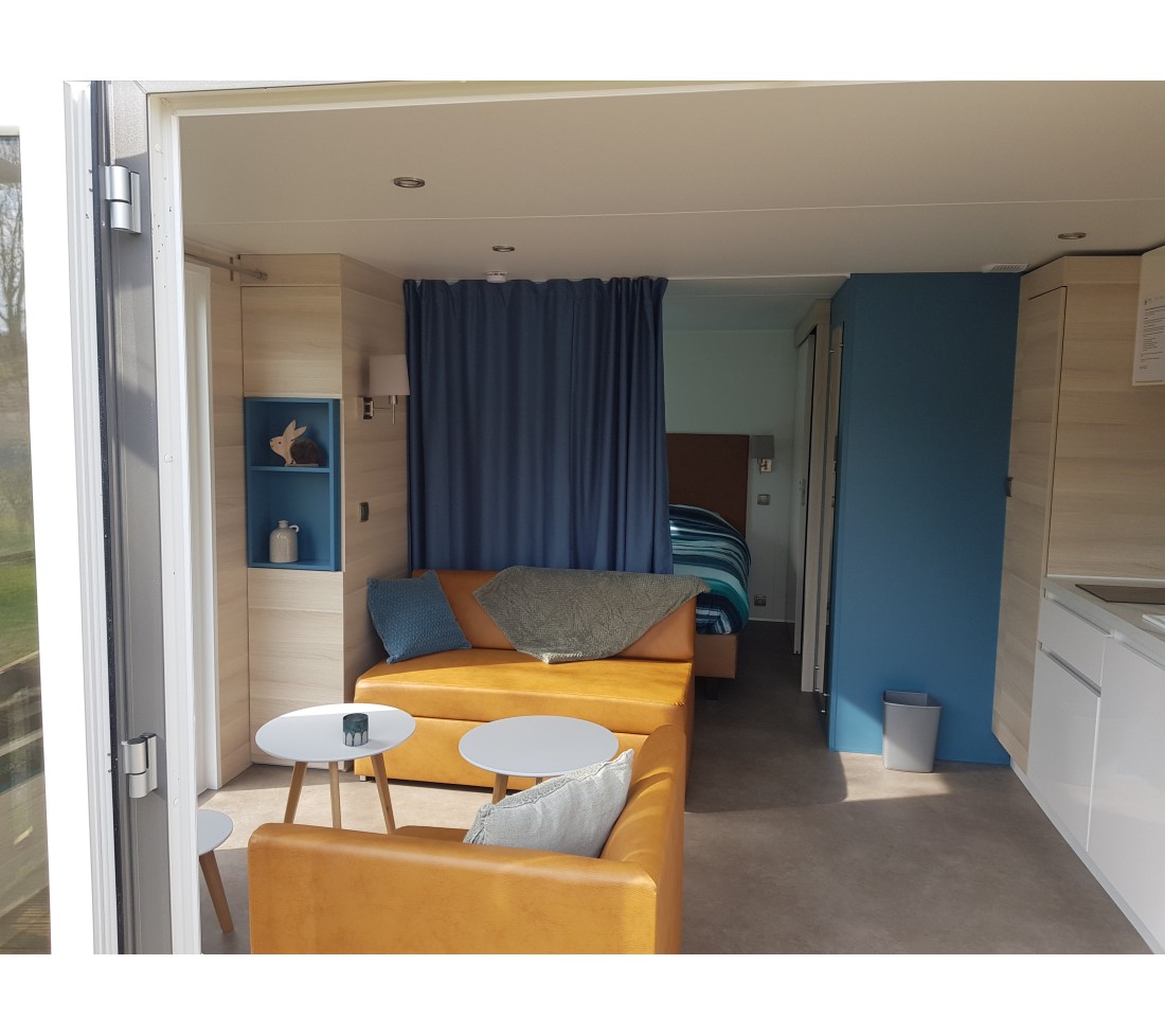 Berkenstudio de luxe leefgedeelte en kitchenette