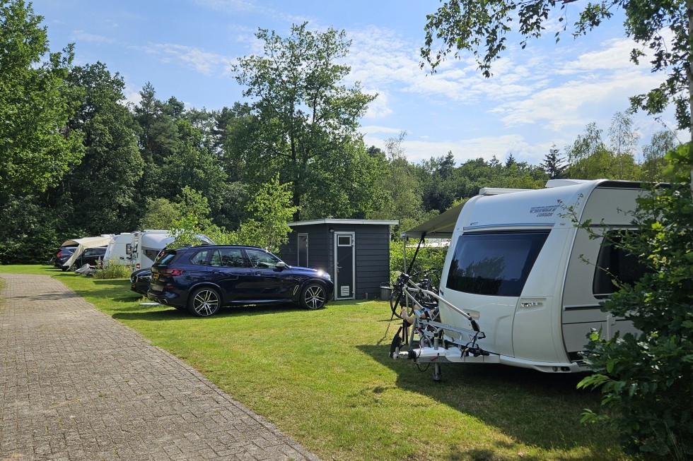 Plek 28 met privé sanitair.jpg