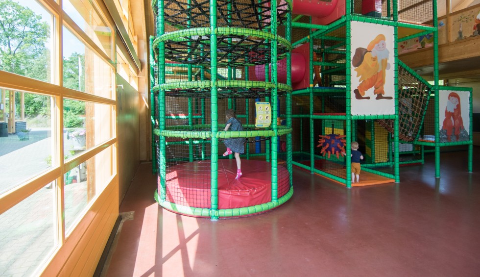 Binnen spelen bij Camping de Berken