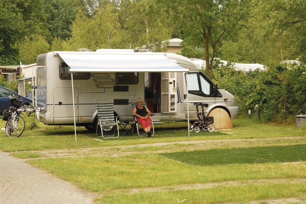camperplaats-assen-camping-de-berken-luifel.jpg