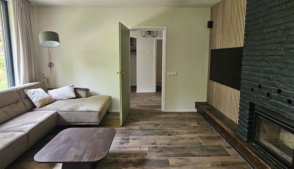 Woonkamer met cinewall.jpg