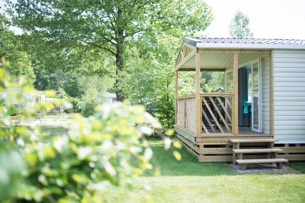 natuurhuisje-assen-chalet-met-veranda-campingdeberken.jpg