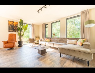 woonkamer-luxe-vakantiewoning-8-tot-10-personen-drenthe.jpg